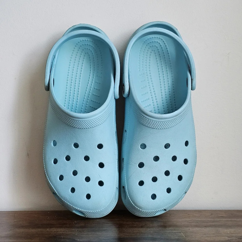 💎 Crocs Classic Clog Light Blue Men’s Size 11 Comfort Slip-On Sandals